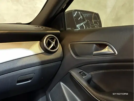 MERCEDES-BENZ-GLA 250-2.0 16V TURBO GASOLINA SPORT 4P AUTOMÁTICO MERCEDES-BENZ-GLA 250-2015