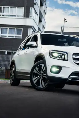 MERCEDES-BENZ-GLB 200-2021