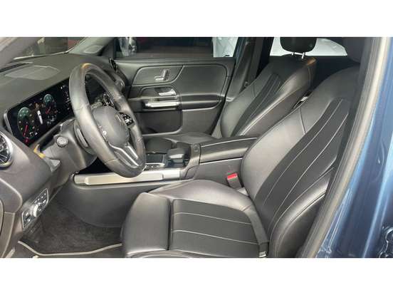 MERCEDES-BENZ-GLB 200-2021
