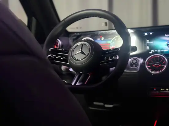 MERCEDES-BENZ-GLB 220-2026