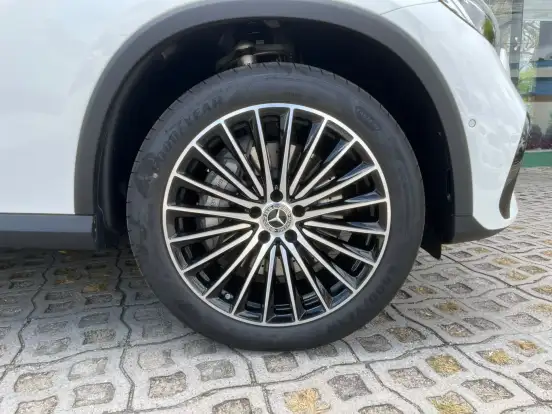 MERCEDES-BENZ-GLC 300-2026