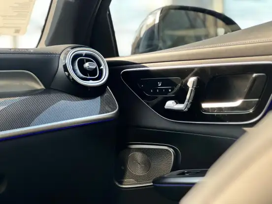 MERCEDES-BENZ-GLC 300-2026