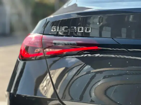 MERCEDES-BENZ-GLC 300-2026