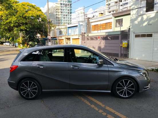 MERCEDES-BENZ-B 200-1.6 SPORT TURBO GASOLINA 4P AUTOMÁTICO MERCEDES-BENZ-B 200-2014
