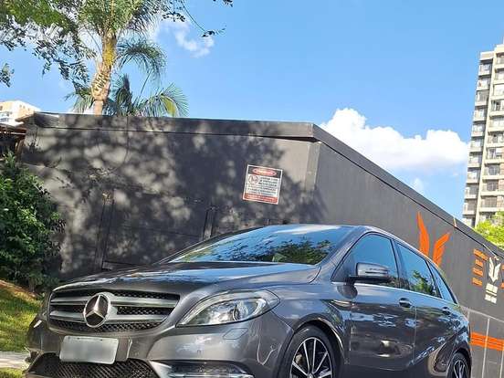 MERCEDES-BENZ-B 200-1.6 SPORT TURBO GASOLINA 4P AUTOMÁTICO MERCEDES-BENZ-B 200-2014