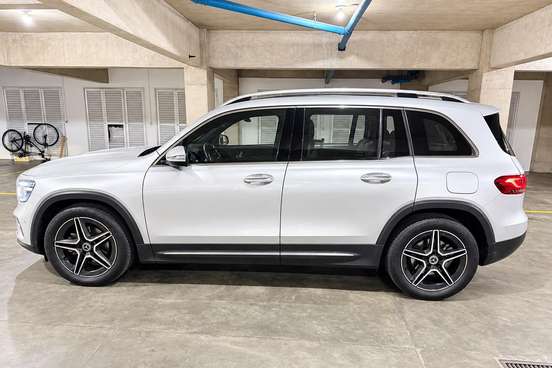 MERCEDES-BENZ-GLB 200-2023