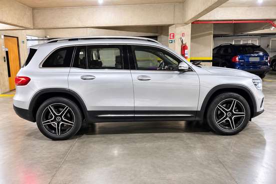 MERCEDES-BENZ-GLB 200-2023