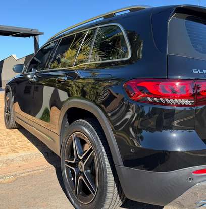 MERCEDES-BENZ-GLB 200-2021
