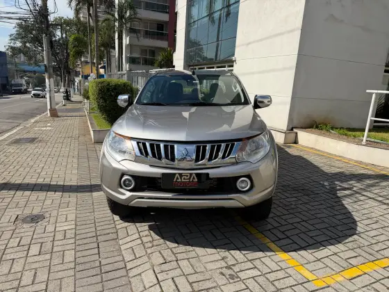 MITSUBISHI L200 TRITON 2.4 16V TURBO DIESEL SPORT HPE CD 4P 4X4 AUTOMÁTICO