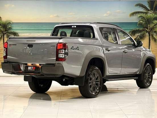 MITSUBISHI-L200 TRITON-2.4 16V TURBO DIESEL OUTDOOR GLS CD 4X4 AUTOMÁTICO MITSUBISHI-L200 TRITON-2024