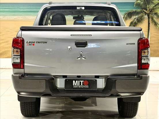 MITSUBISHI-L200 TRITON-2.4 16V TURBO DIESEL OUTDOOR GLS CD 4X4 AUTOMÁTICO MITSUBISHI-L200 TRITON-2024