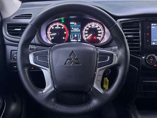 MITSUBISHI-L200 TRITON-2.4 16V TURBO DIESEL OUTDOOR GLS CD 4X4 AUTOMÁTICO MITSUBISHI-L200 TRITON-2024
