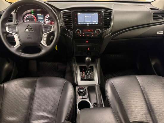 MITSUBISHI-L200 TRITON-2.4 16V TURBO DIESEL OUTDOOR GLS CD 4X4 AUTOMÁTICO MITSUBISHI-L200 TRITON-2024