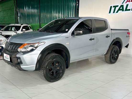 MITSUBISHI-L200 TRITON-2.4 16V TURBO DIESEL OUTDOOR GLX CD 4X4 MANUAL MITSUBISHI-L200 TRITON-2023
