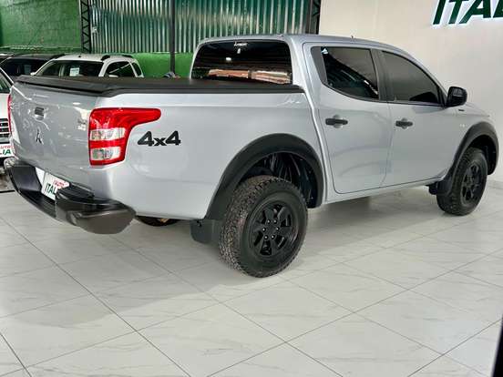 MITSUBISHI-L200 TRITON-2.4 16V TURBO DIESEL OUTDOOR GLX CD 4X4 MANUAL MITSUBISHI-L200 TRITON-2023
