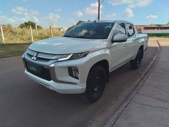 MITSUBISHI L200 TRITON 2.4 16V TURBO DIESEL SPORT GLS CD 4P 4X4 AUTOMÁTICO