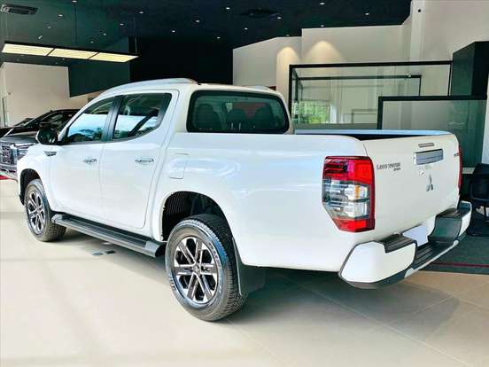 MITSUBISHI-L200 TRITON-2.4 16V TURBO DIESEL SPORT HPE-S CD 4P 4X4 AUTOMÁTICO MITSUBISHI-L200 TRITON-2024