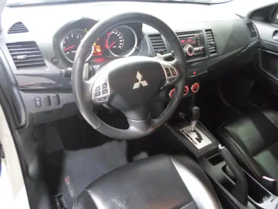 MITSUBISHI-LANCER-2.0 16V GASOLINA 4P AUTOMÁTICO MITSUBISHI-LANCER-2013