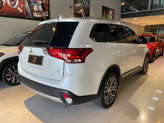 MITSUBISHI-OUTLANDER-2.0 16V GASOLINA 4P AUTOMÁTICO MITSUBISHI-OUTLANDER-2016