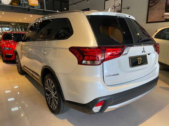 MITSUBISHI-OUTLANDER-2.0 16V GASOLINA 4P AUTOMÁTICO MITSUBISHI-OUTLANDER-2016
