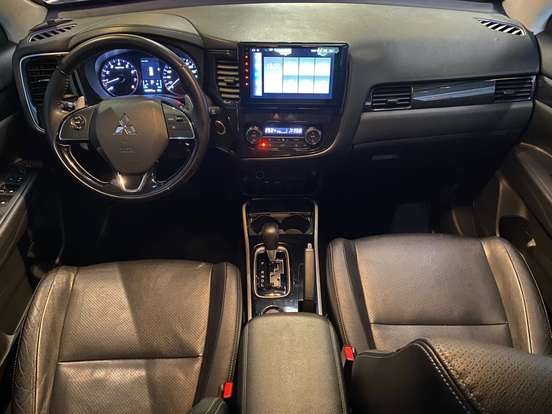 MITSUBISHI-OUTLANDER-2016