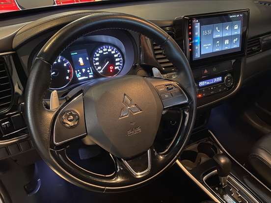 MITSUBISHI-OUTLANDER-2016