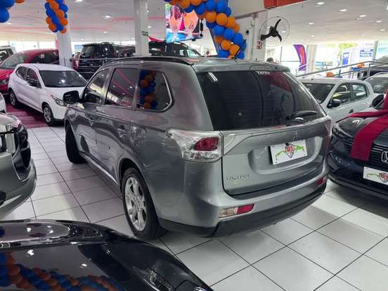 MITSUBISHI-OUTLANDER-2.0 16V GASOLINA 4P AUTOMÁTICO MITSUBISHI-OUTLANDER-2013