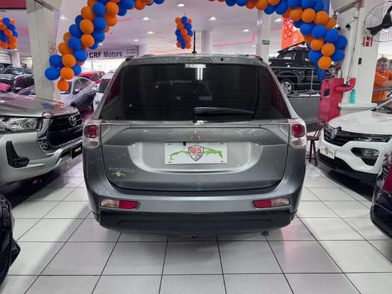 MITSUBISHI-OUTLANDER-2013