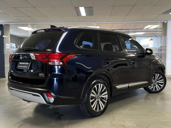 MITSUBISHI-OUTLANDER-2021