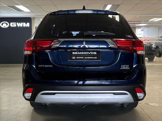 MITSUBISHI-OUTLANDER-2021