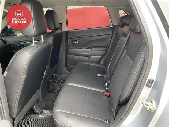 MITSUBISHI-OUTLANDER-2021