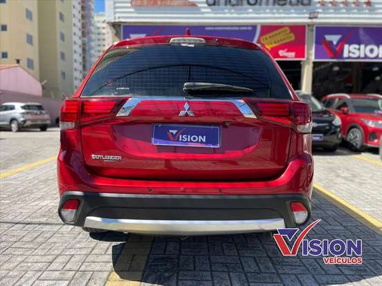 MITSUBISHI-OUTLANDER-2.2 4X4 16V DIESEL 4P AUTOMÁTICO MITSUBISHI-OUTLANDER-2017