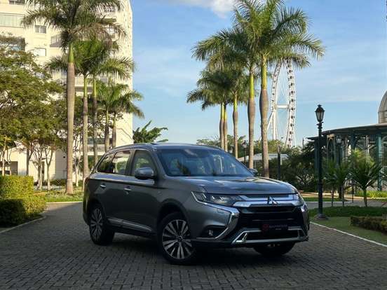 MITSUBISHI-OUTLANDER-3.0 MIVEC V6 GASOLINA HPE-S AWD AUTOMÁTICO MITSUBISHI-OUTLANDER-2018