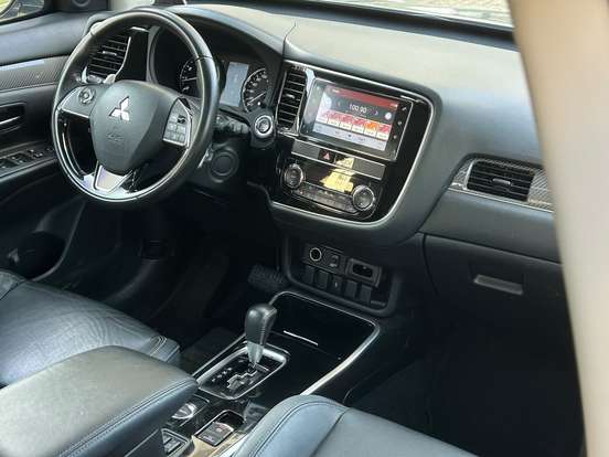 MITSUBISHI-OUTLANDER-2018