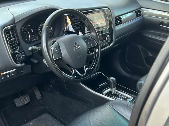 MITSUBISHI-OUTLANDER-2018