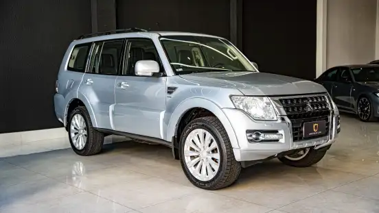 MITSUBISHI-PAJERO-2017
