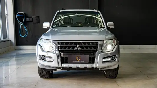 MITSUBISHI-PAJERO-2017