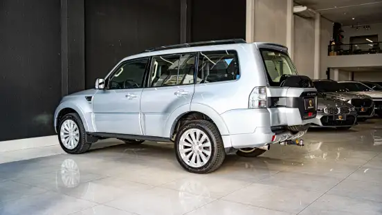 MITSUBISHI-PAJERO-2017