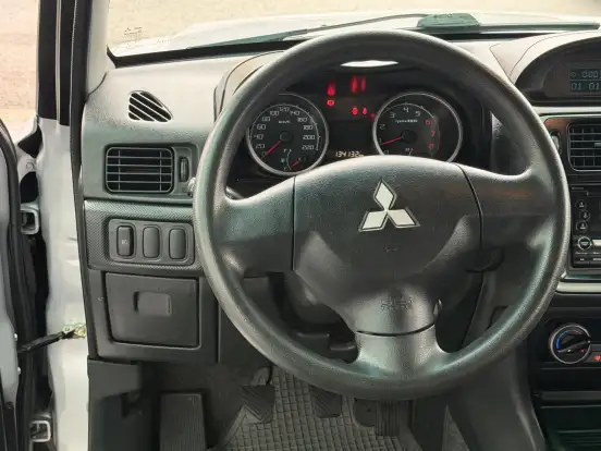 MITSUBISHI-PAJERO TR4-2012