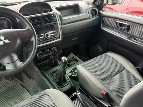 MITSUBISHI-PAJERO TR4-2012