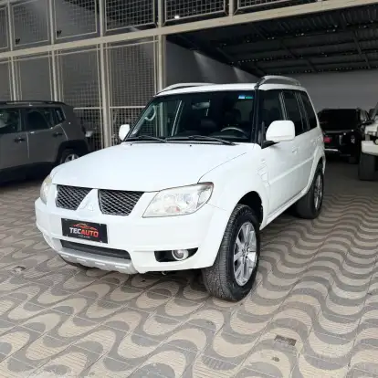 MITSUBISHI-PAJERO TR4-2.0 4X4 16V 140CV FLEX 4P AUTOMÁTICO MITSUBISHI-PAJERO TR4-2014
