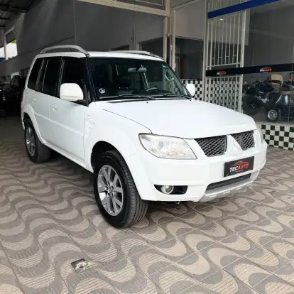 MITSUBISHI-PAJERO TR4-2.0 4X4 16V 140CV FLEX 4P AUTOMÁTICO MITSUBISHI-PAJERO TR4-2014