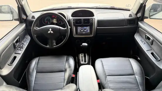 MITSUBISHI-PAJERO TR4-2.0 4X4 16V 140CV FLEX 4P AUTOMÁTICO MITSUBISHI-PAJERO TR4-2014