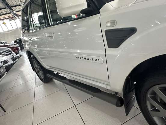 MITSUBISHI-PAJERO TR4-2.0 4X2 16V 140CV FLEX 4P AUTOMÁTICO MITSUBISHI-PAJERO TR4-2012
