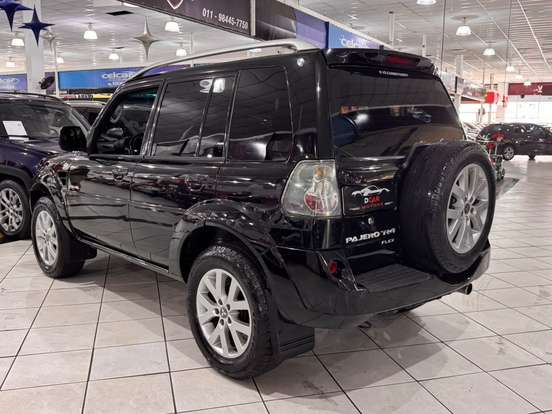MITSUBISHI-PAJERO TR4-2.0 4X4 16V 140CV FLEX 4P AUTOMÁTICO MITSUBISHI-PAJERO TR4-2012