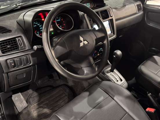 MITSUBISHI-PAJERO TR4-2.0 4X4 16V 140CV FLEX 4P AUTOMÁTICO MITSUBISHI-PAJERO TR4-2012