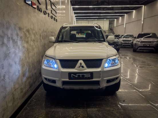 MITSUBISHI-PAJERO TR4-2.0 4X4 16V 140CV FLEX 4P AUTOMÁTICO MITSUBISHI-PAJERO TR4-2014