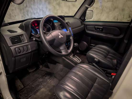 MITSUBISHI-PAJERO TR4-2.0 4X4 16V 140CV FLEX 4P AUTOMÁTICO MITSUBISHI-PAJERO TR4-2014