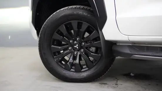 MITSUBISHI-TRITON-2025