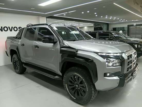 MITSUBISHI-TRITON-2025